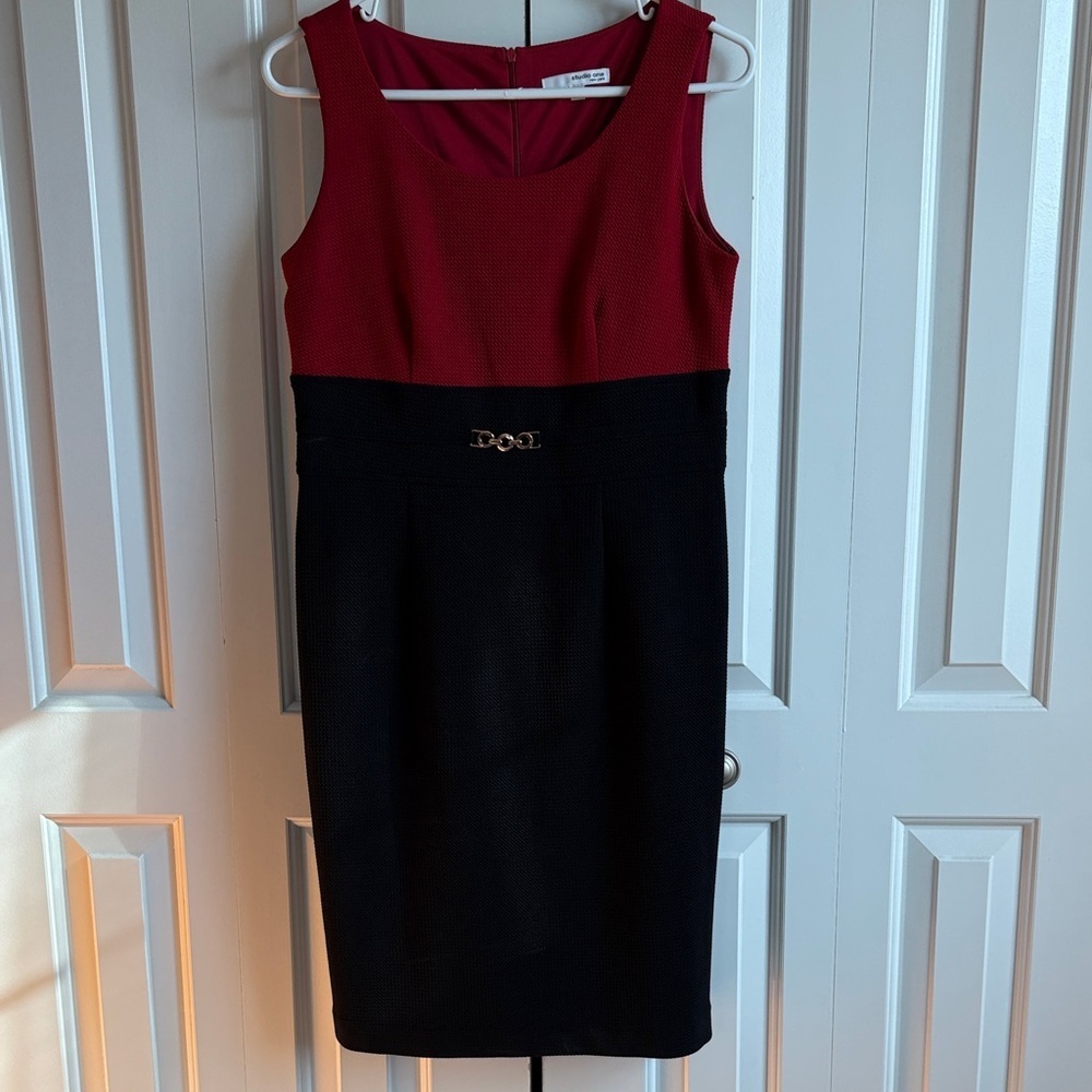 Elegant Red and Black Sleeveless Dress by Studio One New York - Picture 3 of 6